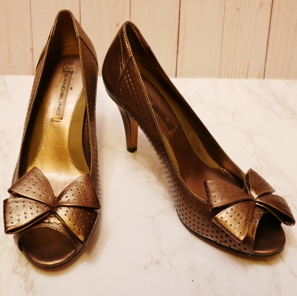 Bandolino peep toe heels